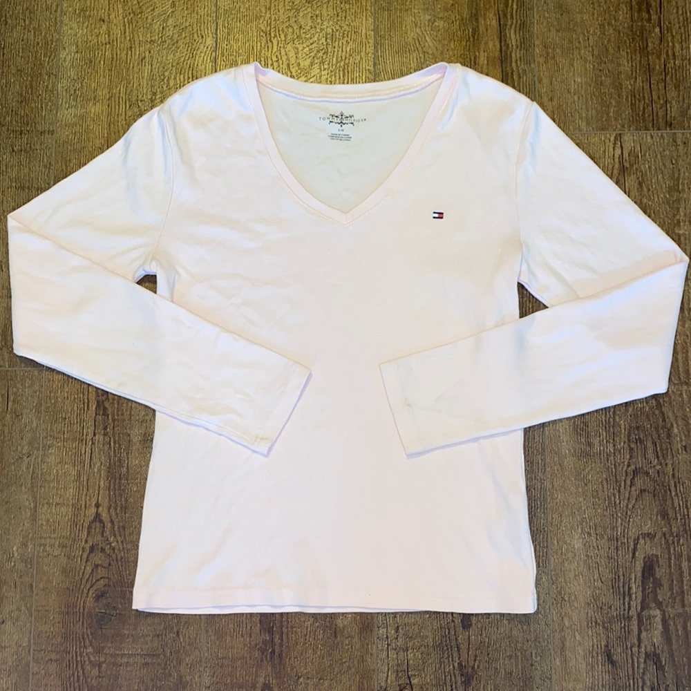 Gently Worn Tommy Hilfiger Woman’s Light Pink Long Sleeve V-Neck Shirt Size L